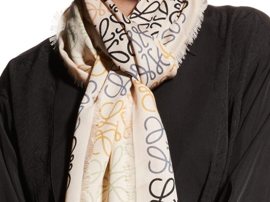  The Ultimate Travel Companion: Why a Travel Wrap Scarf is a Must-Have for Every Traveler